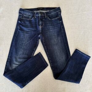 BANANA REPUBLIC  Premium Denim Women’s Skinny Jeans Size 2! 26 waist– Dark Wash